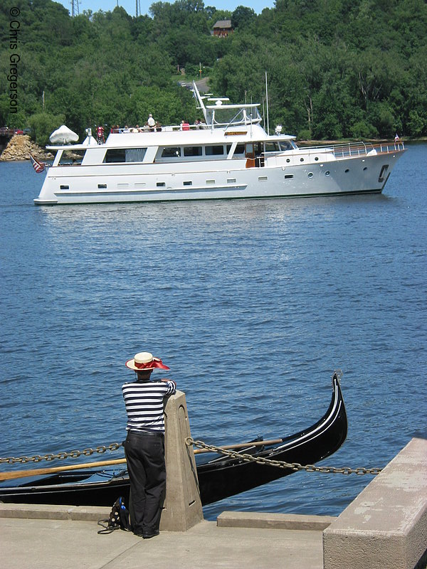 Photo of Gondola and Yacht on the St. Croix River(2127)