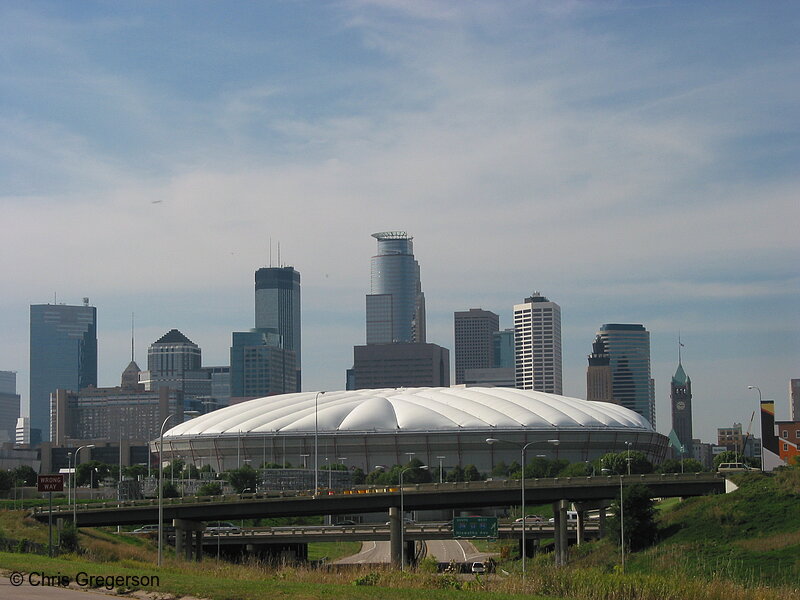 Photo of HHH Metrodome and the Downtown Skyline(2344)