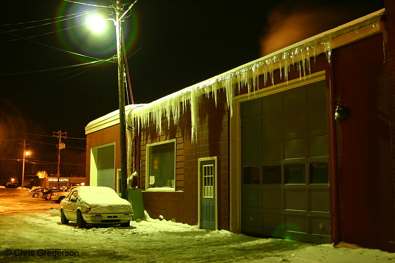 Photo of Hanging Icicles / Ice Dam on Roof(3101)