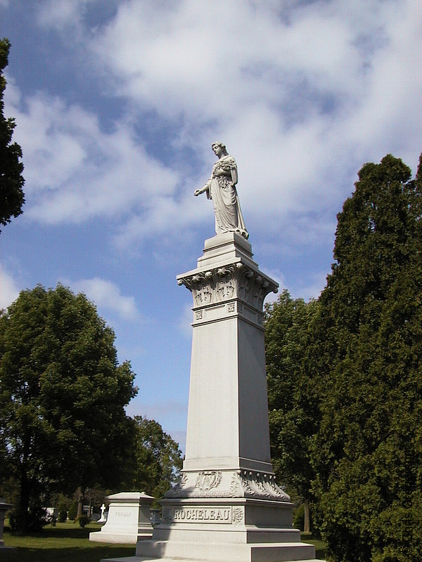 Photo of Statue at Lakewood Cemetery(383)