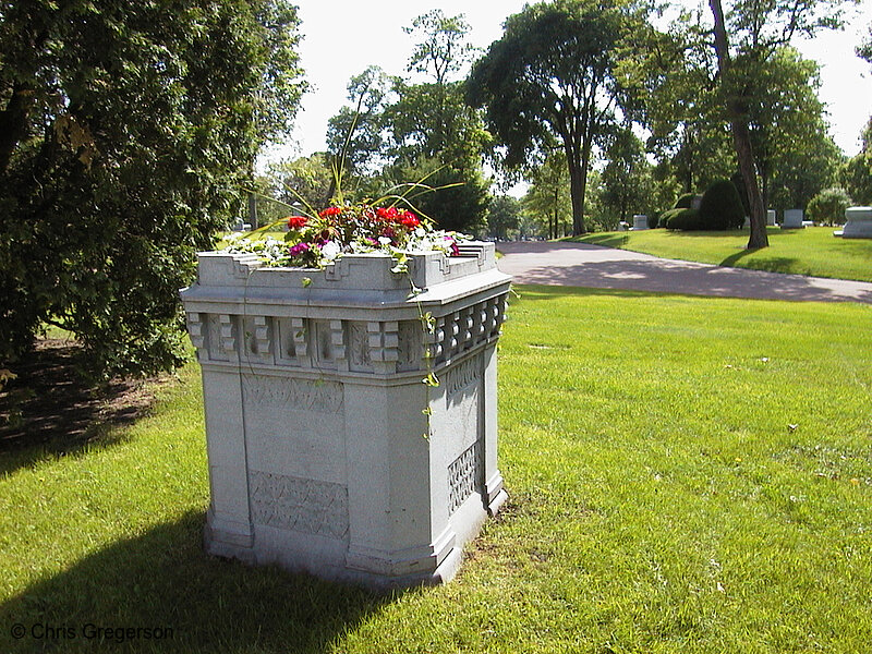 Photo of Stone Planter at Lakewood Cemetery(385)