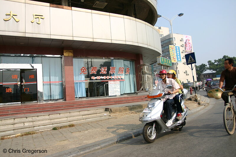 Photo of Chinese Couple on Scooter(4238)