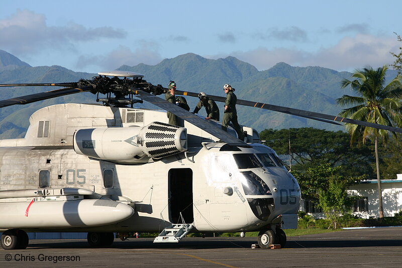 Photo of Marine Helicopter and Crew, Mountains in Luzon(4261)