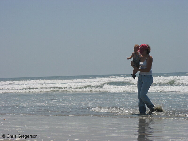 Photo of Mother with Young Child at the Beach(4289)