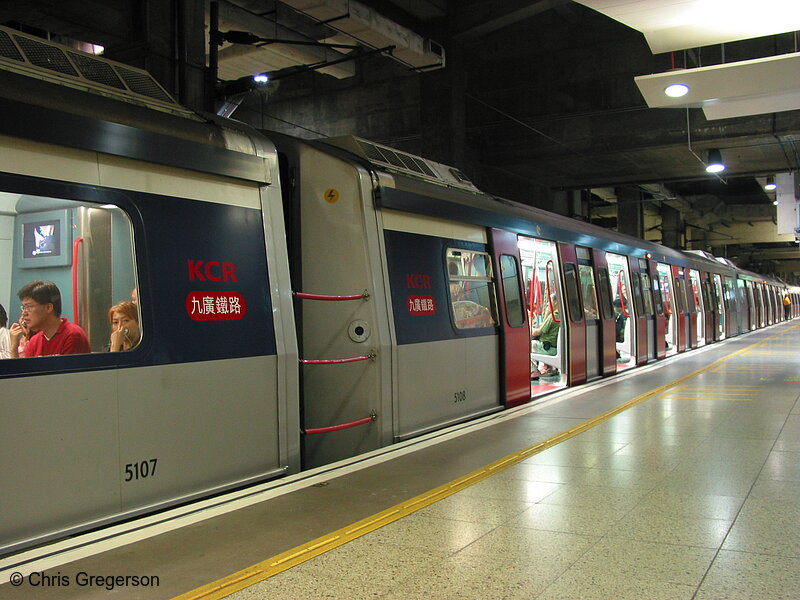 Photo of Train at Hong Kong Subway Station(4388)