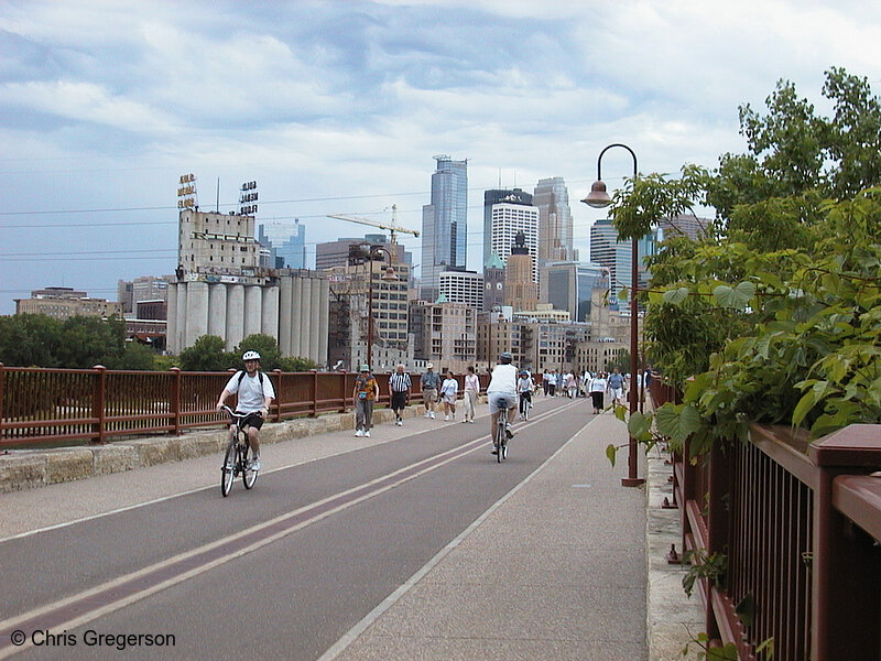 Photo of Skyline and People on the Stone Arch Bridge(495)