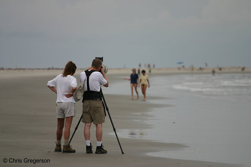 Photo of Photographer-Couple Taking Photos on the Beach(4971)