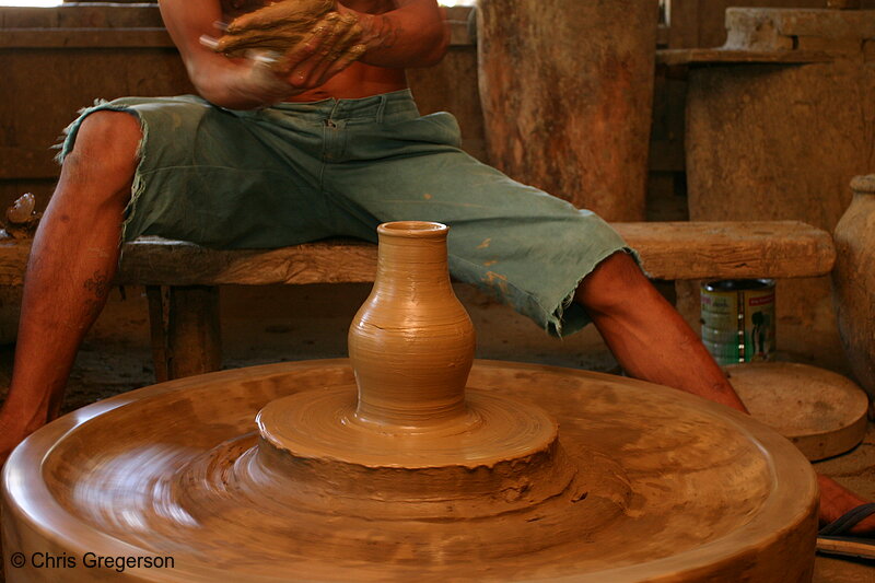 Photo of Sculptor Finishes a Clay Pot, Vigan, Philippines(5569)