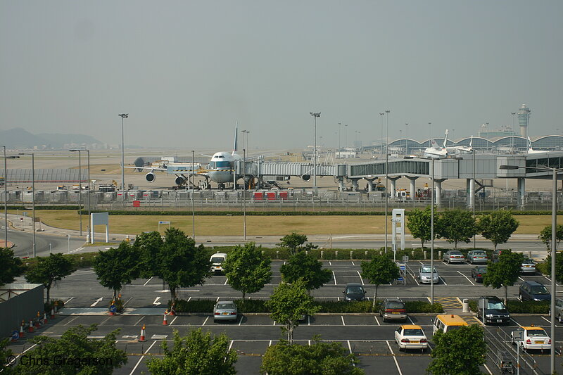 Photo of Jumbo Jet parked at a Jetway, Hong Kong Airport(6160)