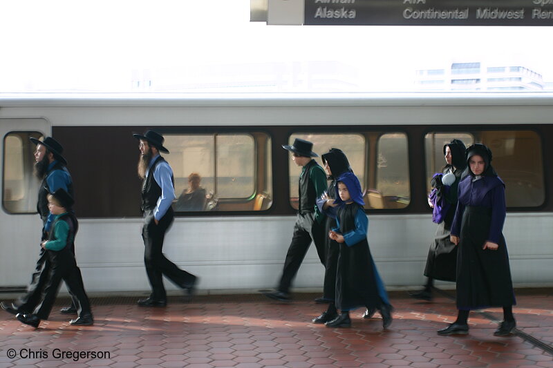 Photo of Amish Families at a Washington Subway Station(6193)