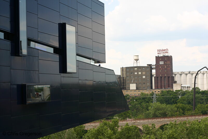 Photo of Guthrie Theater and Mississippi Riverbank(6952)