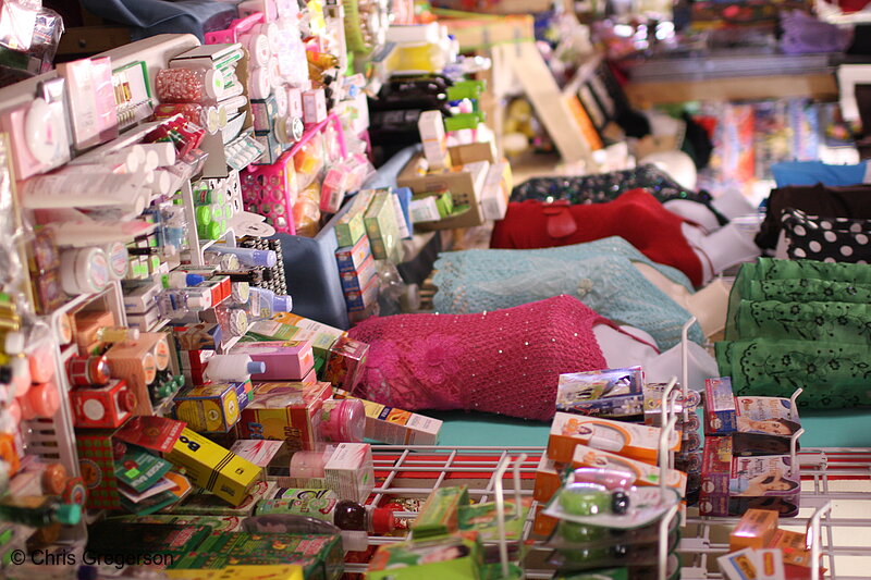 Photo of Merchandise, International Market Place, St. Paul(7398)