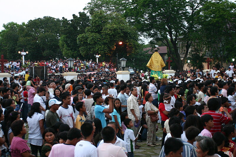 Photo of Crowd Outside St. Paul's Cathedral, Vigan, the Philippines.(7478)