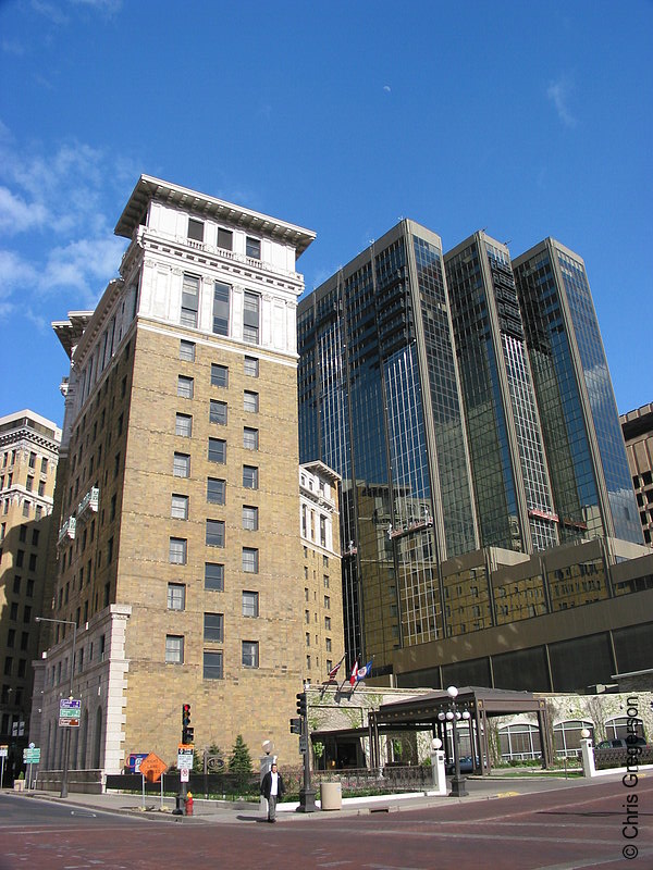 Photo of St. Paul Hotel and Landmark Tower(1973)