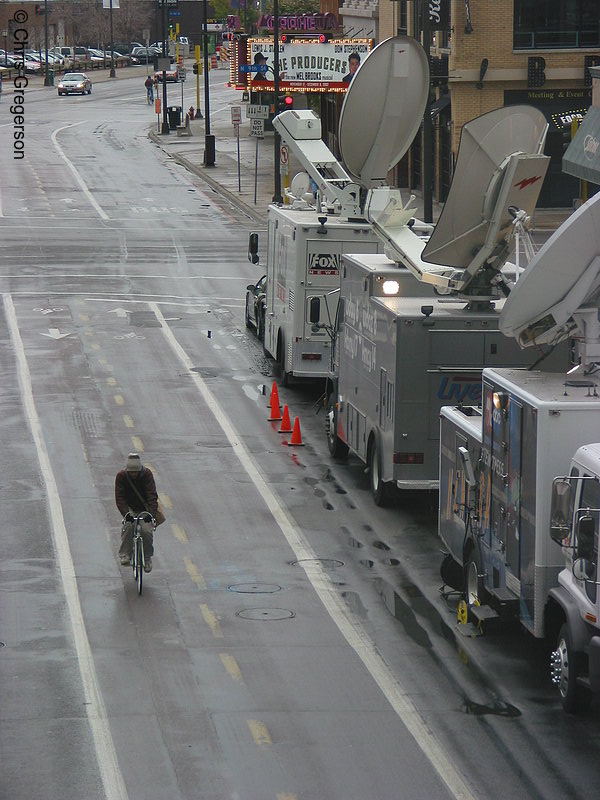 Photo of Satellite News Trucks on Hennepin Avenue(2499)
