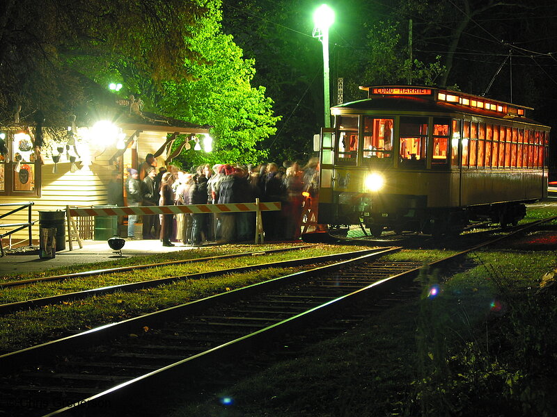 Photo of Como-Harriet Streetcar at Linden Hills Station(2505)