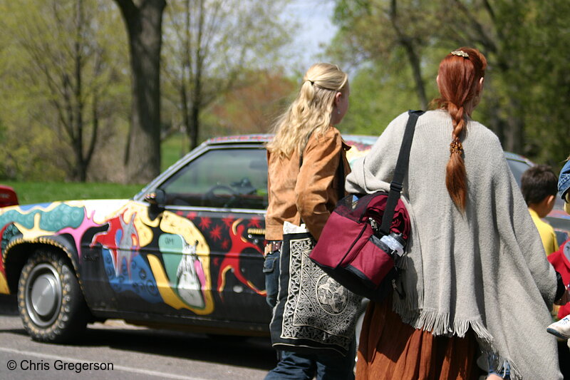 Photo of Young Women and Art Car(3204)