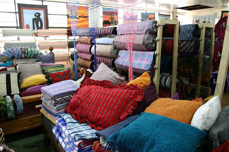 Photo of Looms of Hand-Woven Fabric in Baguio Store(4318)