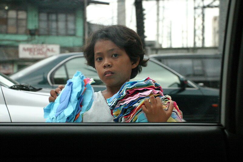 Photo of Child Selling Rags in the Streets of Manila(4539)