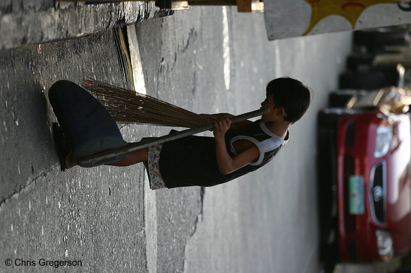 Photo of Child Street Sweeper, Ermita, Manila(4571)