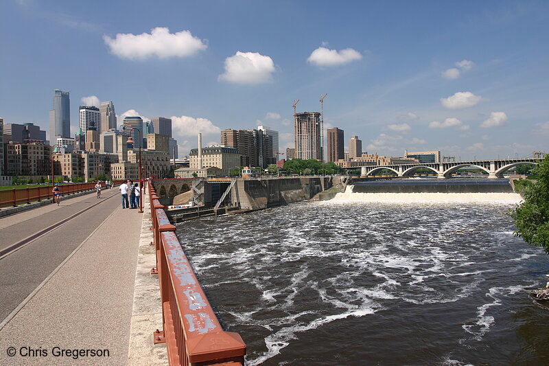 Photo of Mississippi River, St. Anthony Falls, and the Minneapolis Skyline(5414)