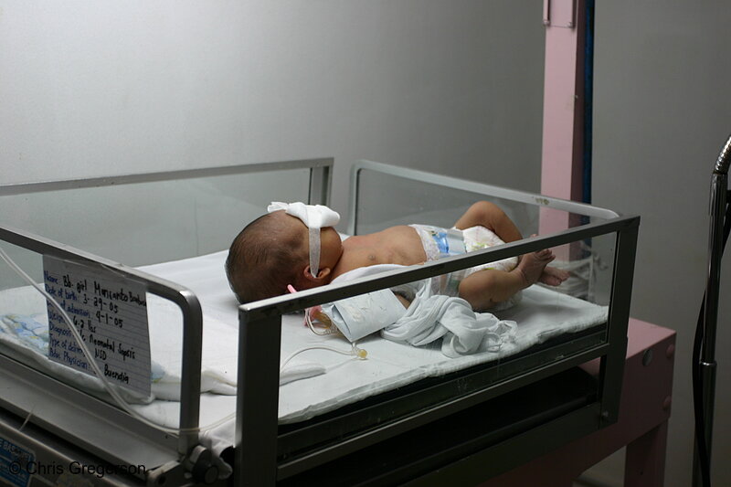 Photo of Baby Suffering from Neonatal Sepsis Confined in ONA(5949)