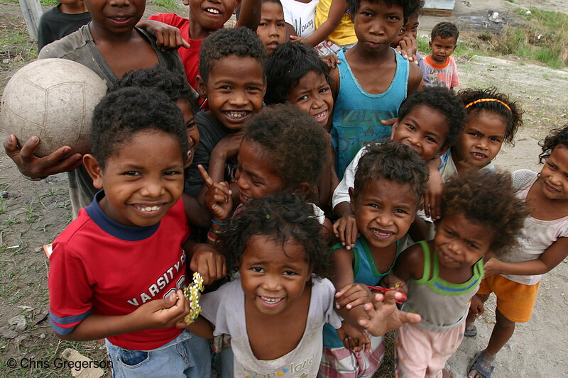 Photo of Young Aeta Kids Gather for Photos(6020)