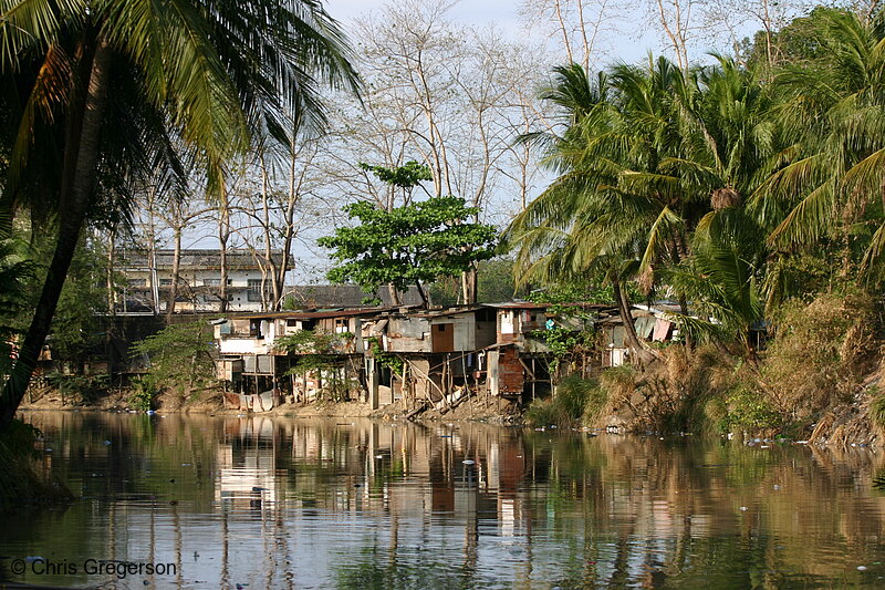 Photo of Shanties by a Riverbank in Bacoor, Cavite(6115)