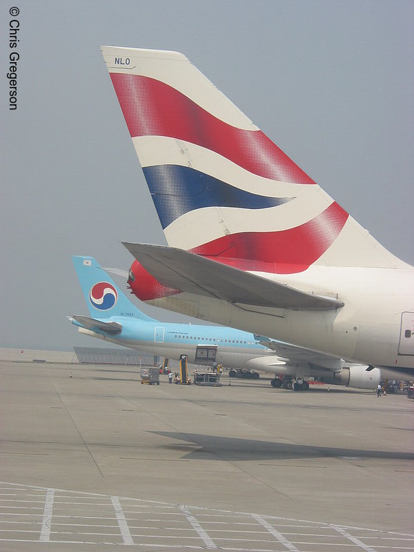 Photo of Tail of British Airways and Korean Air Jets in Hong Kong(6174)