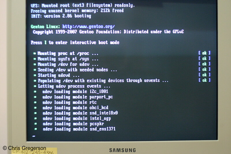 Photo of Gentoo Linux Booting, Init Reaching Udev(6494)