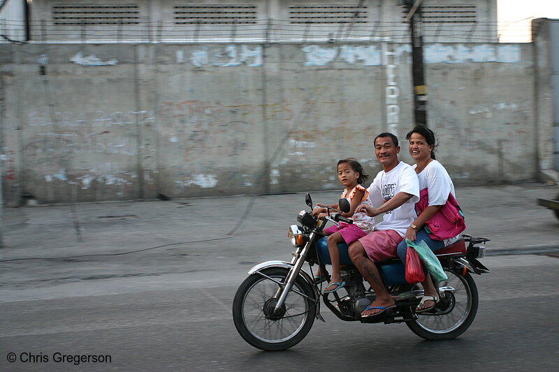 Photo of Family Speeding by on a Motorcycle, Angeles City(6598)