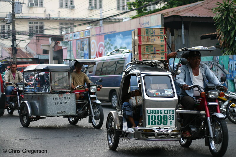 Photo of Trikes in Downtown Laoag(6750)