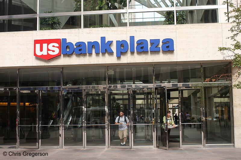 Photo of Entrance to US Bank Plaza(7071)