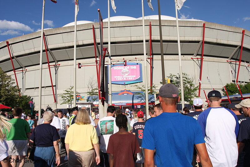 Photo of Crowd Arriving at the Metrodome in Minneapolis(7317)