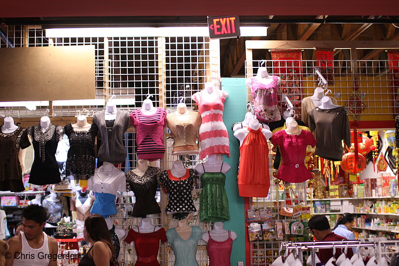 Photo of Clothing Display, International Market Place(7396)