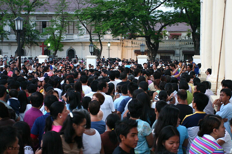Photo of Crowd Outside St. Paul's Cathedral, Vigan, the Philippines(7477)