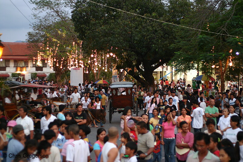 Photo of Crowds in Vigan for the Good Friday Parade(7480)