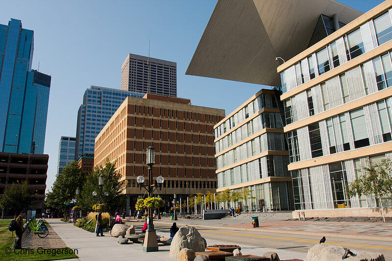 Photo of Nicolet Mall and the Minneapolis Library(8280)