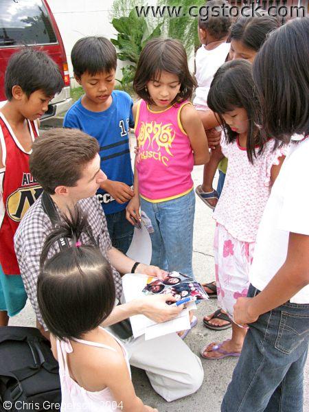 American Giving Photos to Filipino Children